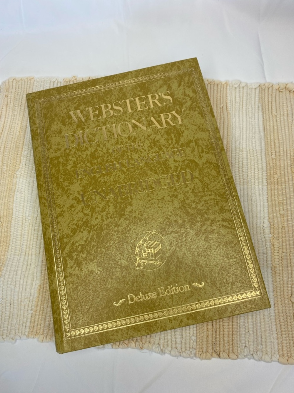 WEBSTERS DICTIONARY OF THE ENGLISH LANGUAGE UNABRIDGED DELUXE ED VOLUME ONE 1979